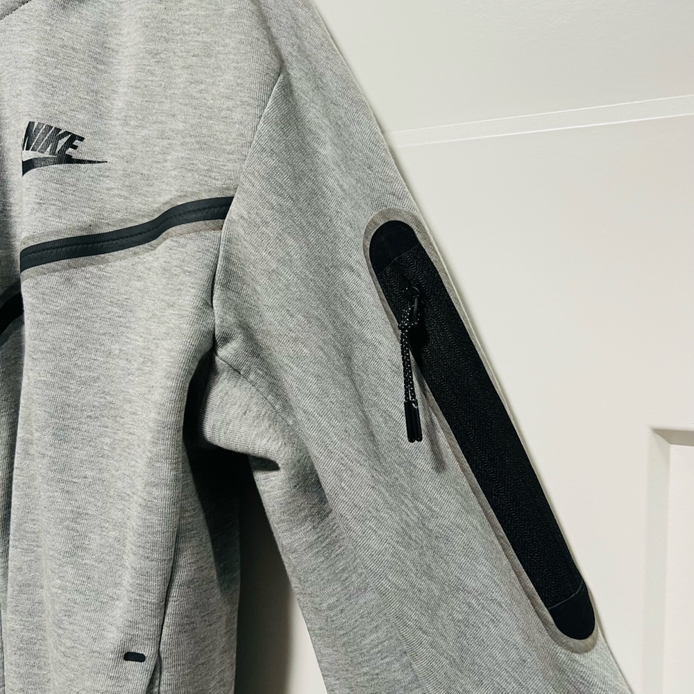 Nike Gray Tech - image 3